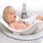 آموزش حمام کردن نوزاد