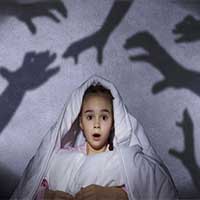 چرا بچه ها از تاریکی میترسند؟